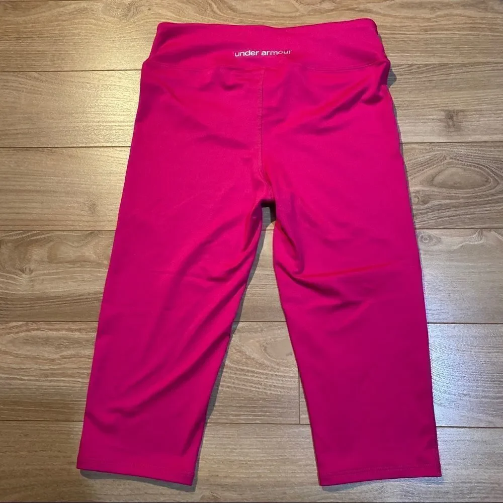 ‎Underarmour girls pink Capri leggings size medium